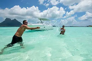 Snorkeling boat tour Bora Bora